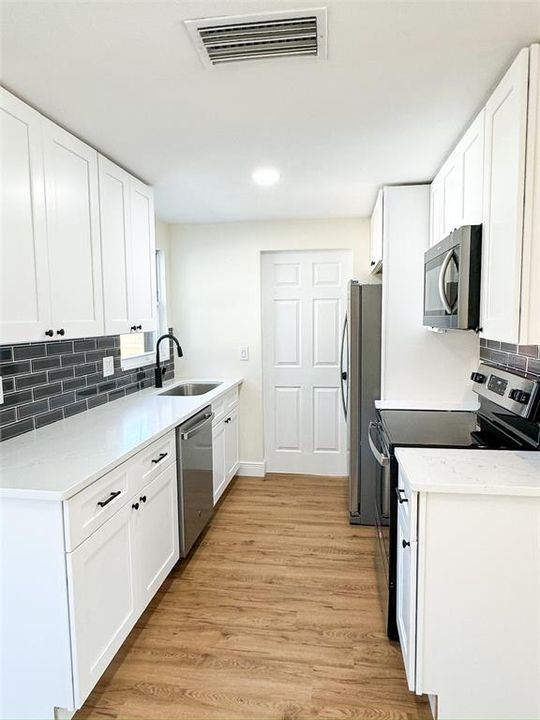 Active With Contract: $384,900 (3 beds, 2 baths, 1032 Square Feet)