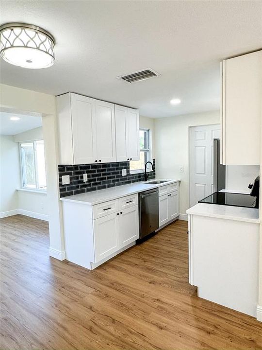 Active With Contract: $384,900 (3 beds, 2 baths, 1032 Square Feet)