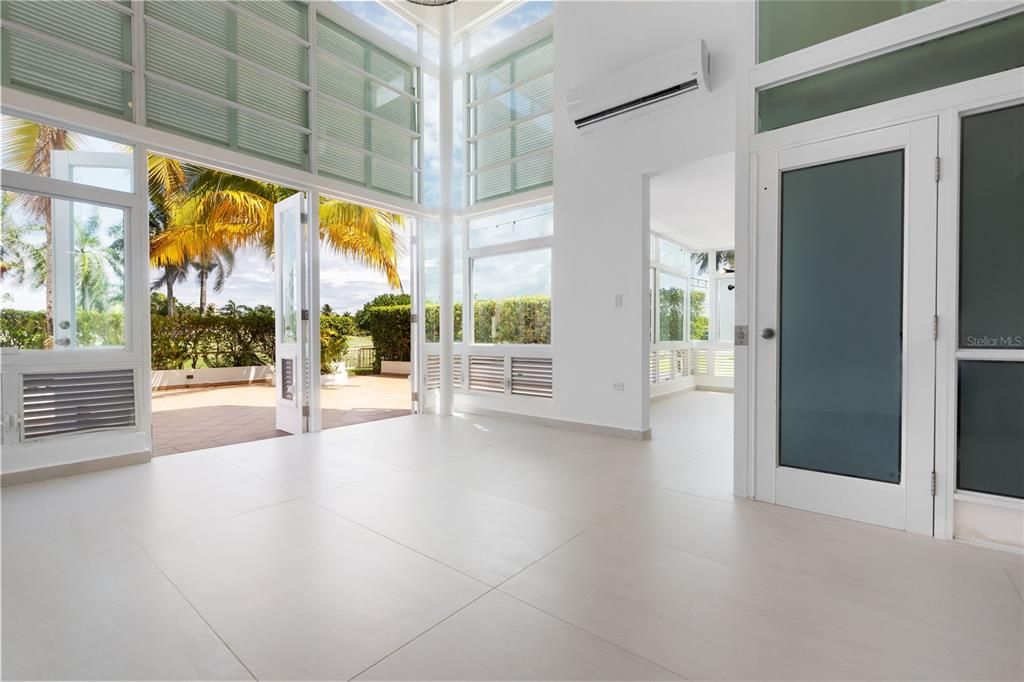 Под контрактом: $950,000 (4 спален, 4 ванн, 2800 Квадратных фут)