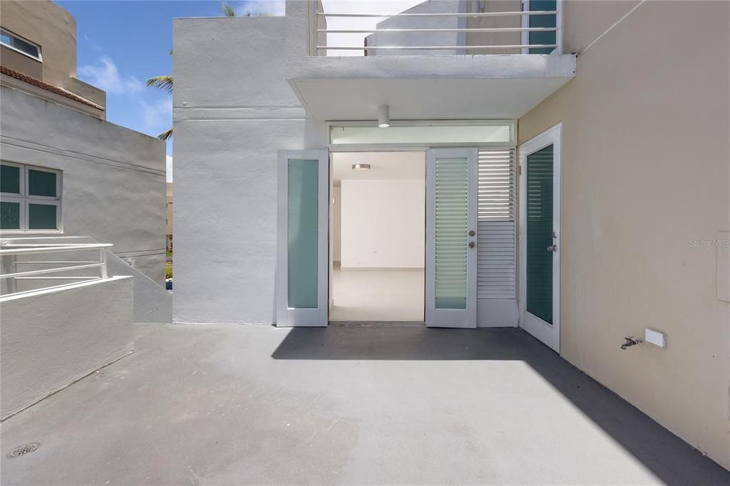 Под контрактом: $950,000 (4 спален, 4 ванн, 2800 Квадратных фут)