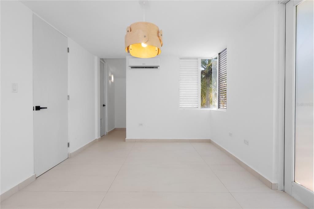 Под контрактом: $950,000 (4 спален, 4 ванн, 2800 Квадратных фут)