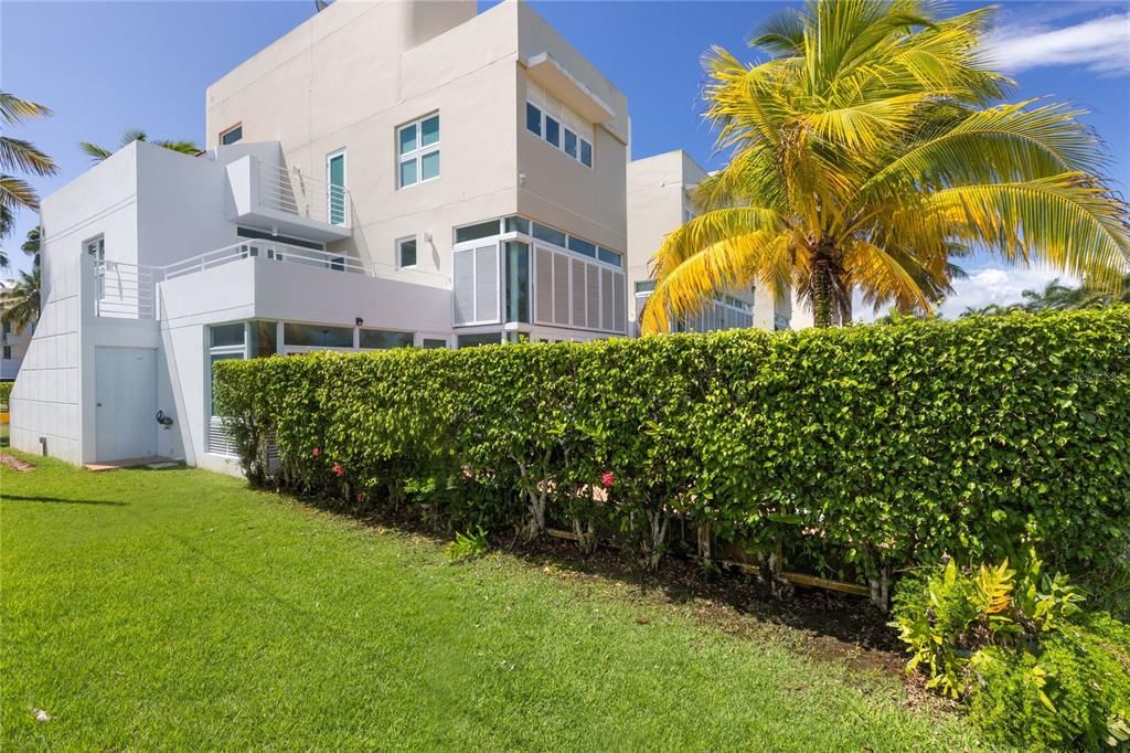 Под контрактом: $950,000 (4 спален, 4 ванн, 2800 Квадратных фут)