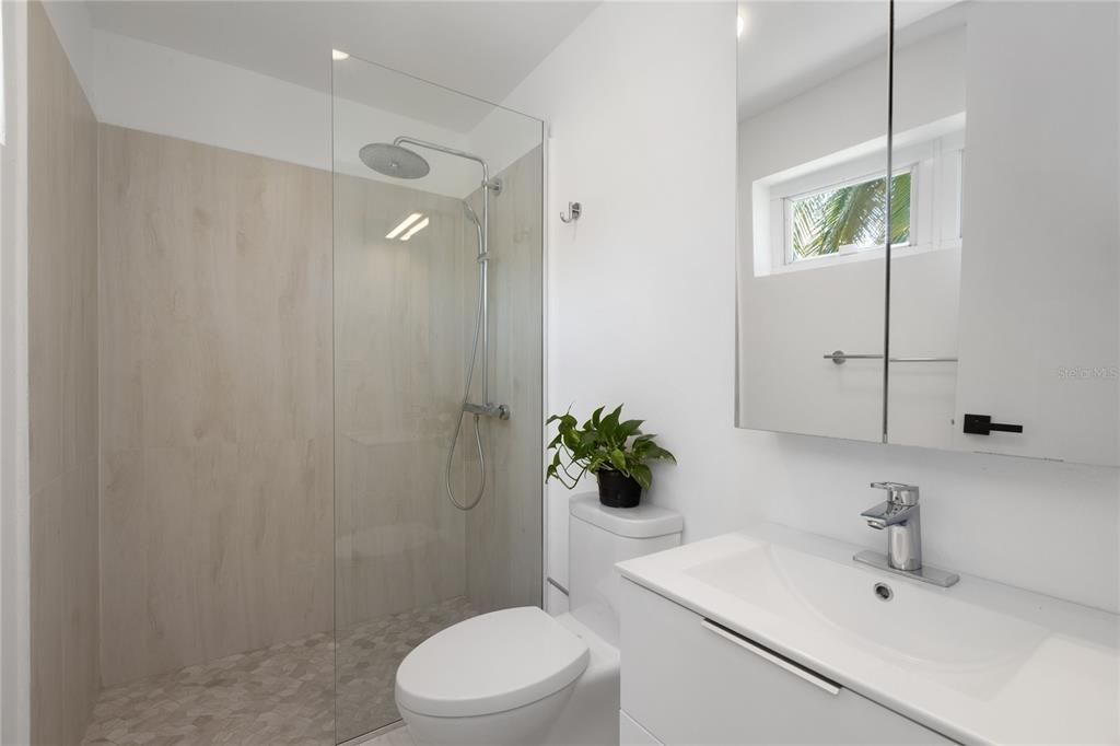 Под контрактом: $950,000 (4 спален, 4 ванн, 2800 Квадратных фут)