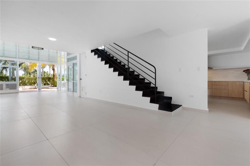 Под контрактом: $950,000 (4 спален, 4 ванн, 2800 Квадратных фут)