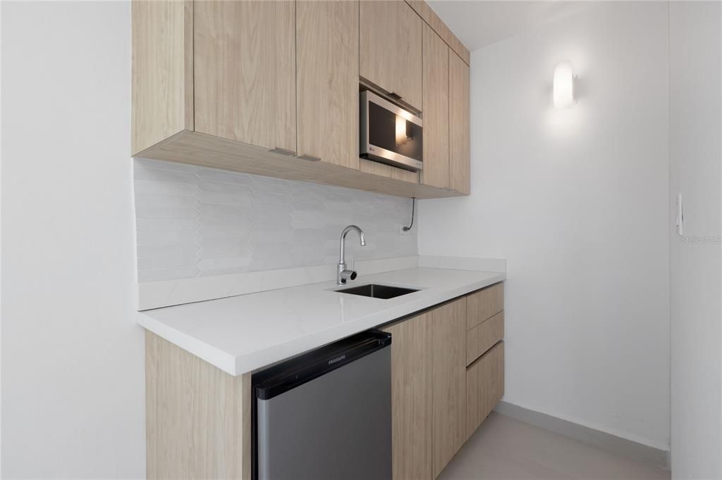 Под контрактом: $950,000 (4 спален, 4 ванн, 2800 Квадратных фут)