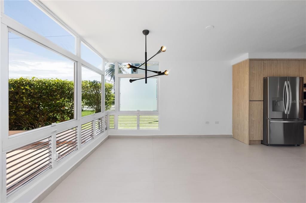 Под контрактом: $950,000 (4 спален, 4 ванн, 2800 Квадратных фут)