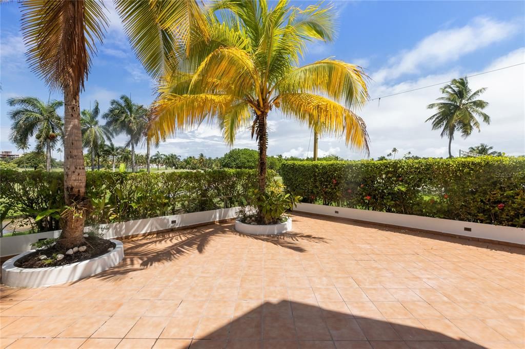 Под контрактом: $950,000 (4 спален, 4 ванн, 2800 Квадратных фут)