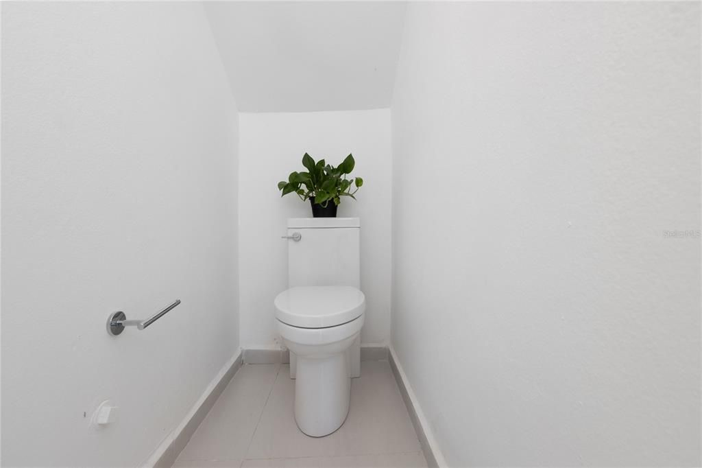 Под контрактом: $950,000 (4 спален, 4 ванн, 2800 Квадратных фут)