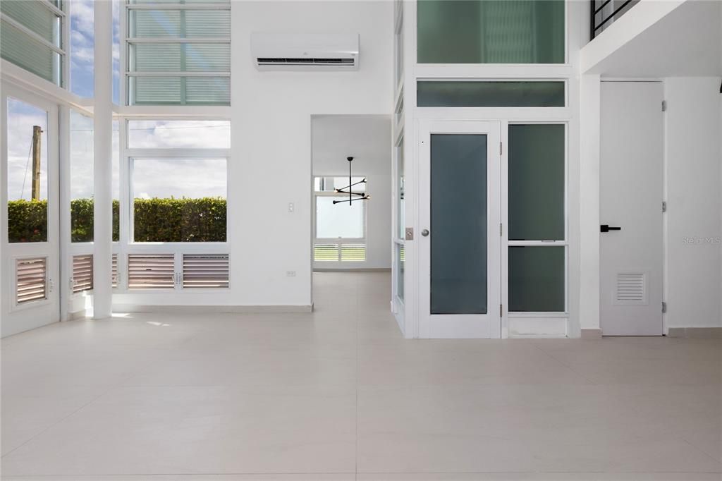 Под контрактом: $950,000 (4 спален, 4 ванн, 2800 Квадратных фут)