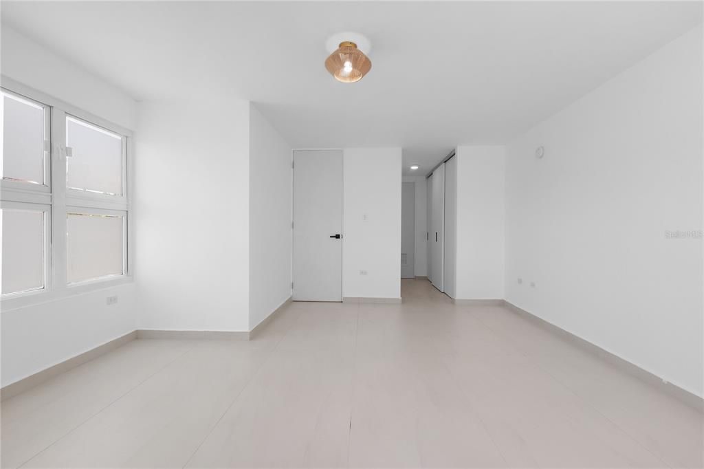 Под контрактом: $950,000 (4 спален, 4 ванн, 2800 Квадратных фут)