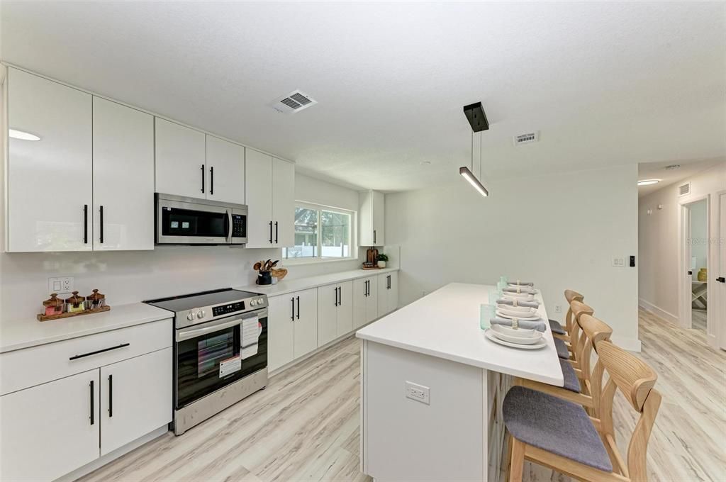 Active With Contract: $655,000 (4 beds, 2 baths, 1922 Square Feet)