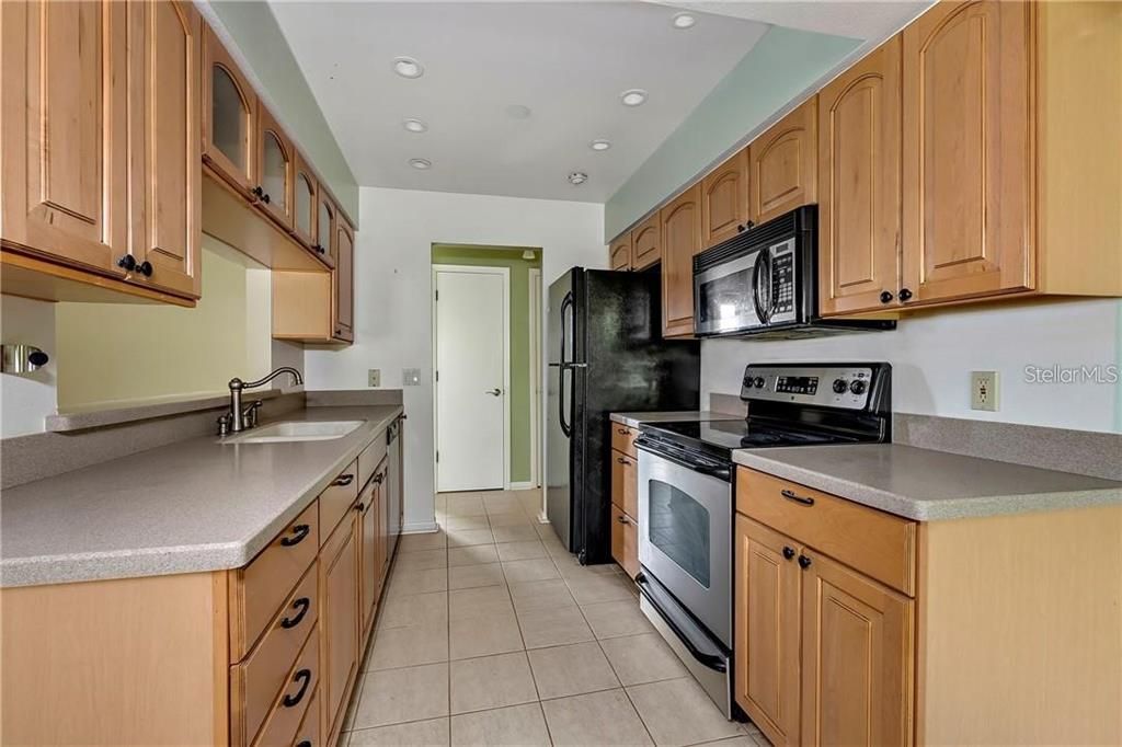 For Sale: $130,000 (2 beds, 2 baths, 1098 Square Feet)