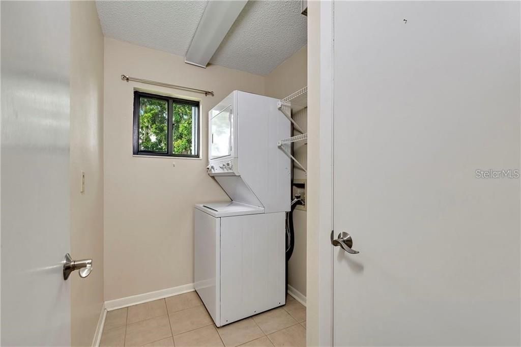 For Sale: $130,000 (2 beds, 2 baths, 1098 Square Feet)