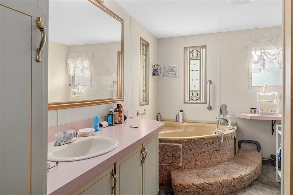 待售: $174,900 (2 贝兹, 2 浴室, 1152 平方英尺)