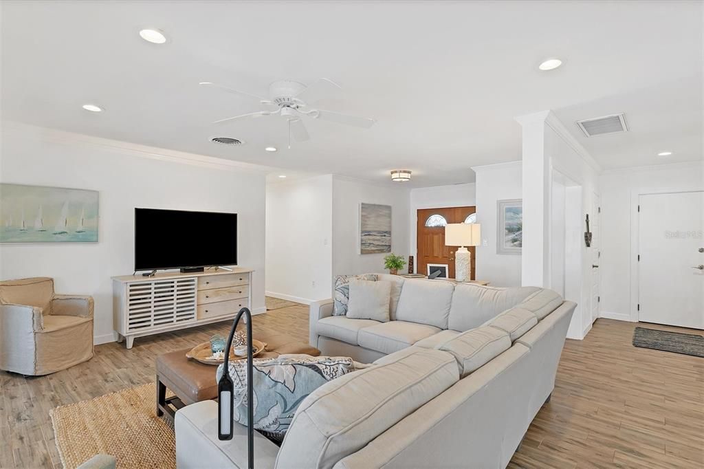 Active With Contract: $1,895,000 (3 beds, 3 baths, 2223 Square Feet)