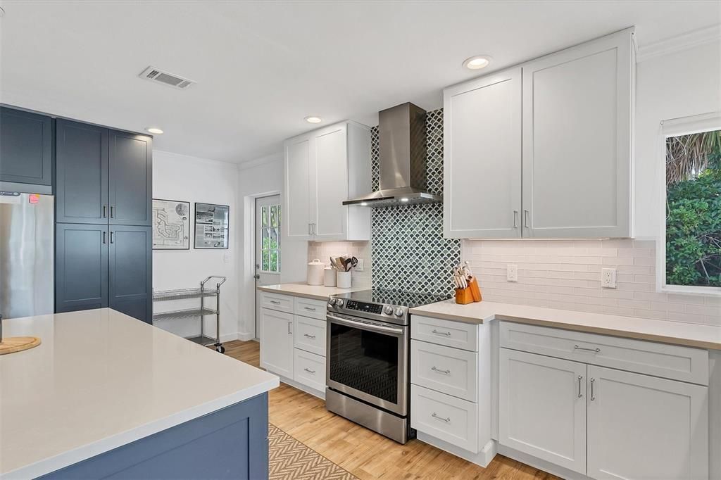 Active With Contract: $1,895,000 (3 beds, 3 baths, 2223 Square Feet)