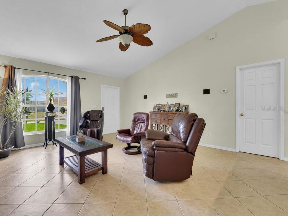 For Sale: $348,000 (3 beds, 2 baths, 1430 Square Feet)