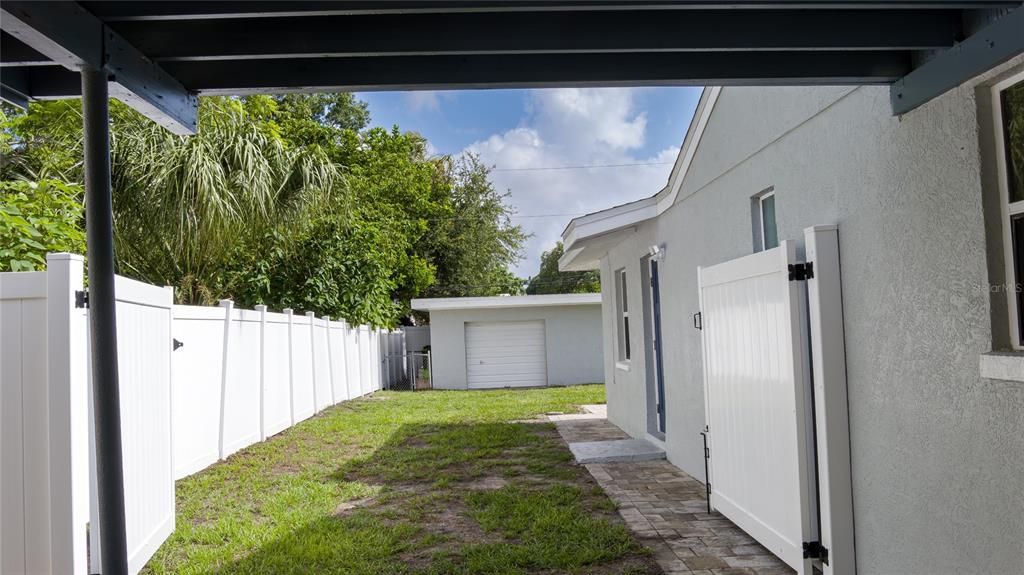 LARGE 1 CAR GARAGE IN BACKYARD /DOUBLE GATE ENTRY