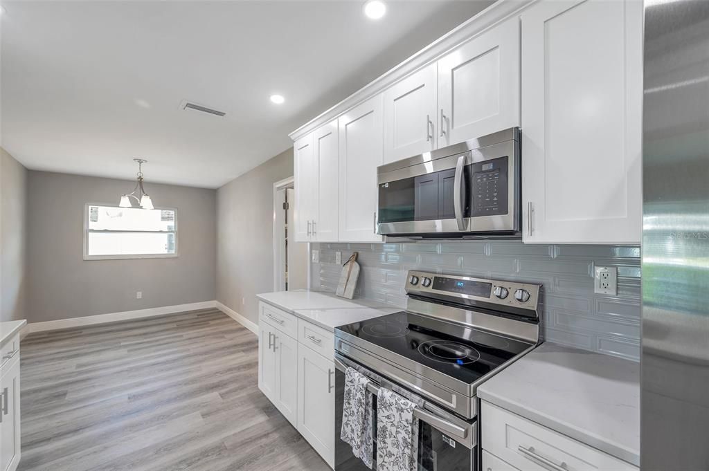 Active With Contract: $394,900 (2 beds, 2 baths, 1486 Square Feet)