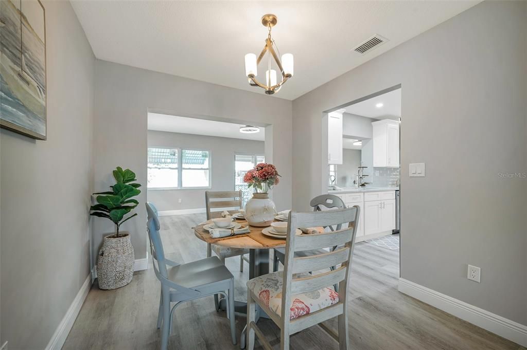 Active With Contract: $394,900 (2 beds, 2 baths, 1486 Square Feet)