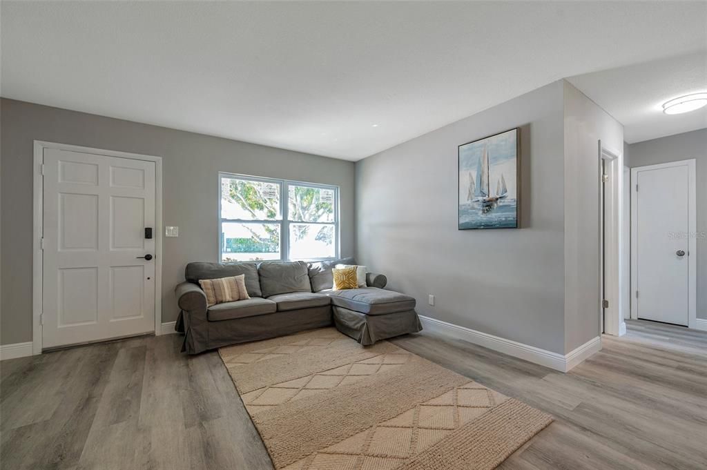 Active With Contract: $394,900 (2 beds, 2 baths, 1486 Square Feet)