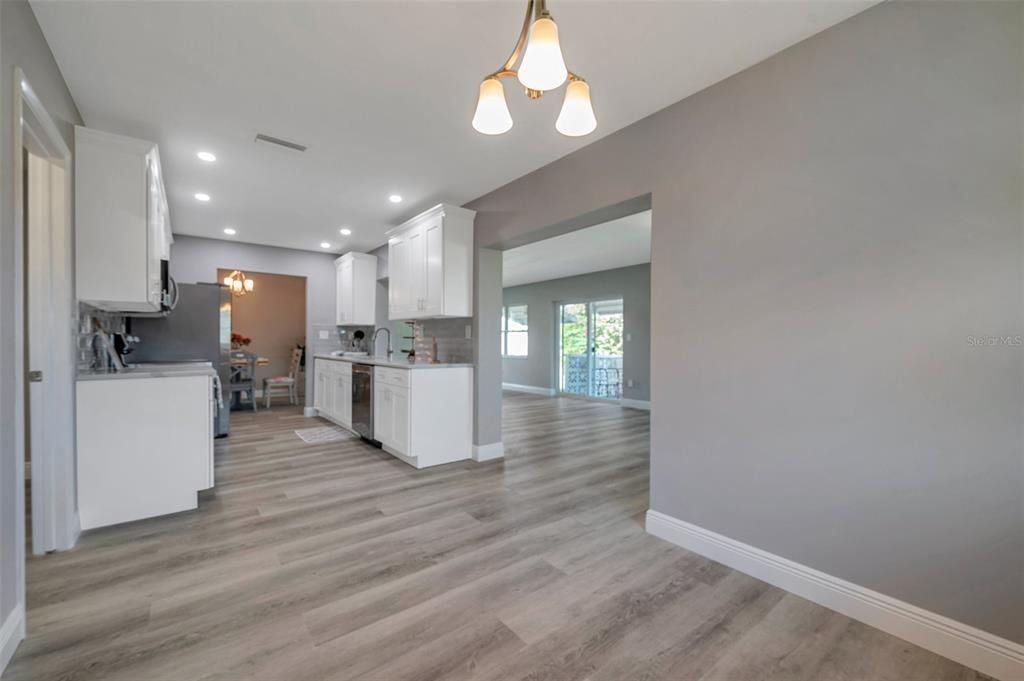 Active With Contract: $394,900 (2 beds, 2 baths, 1486 Square Feet)