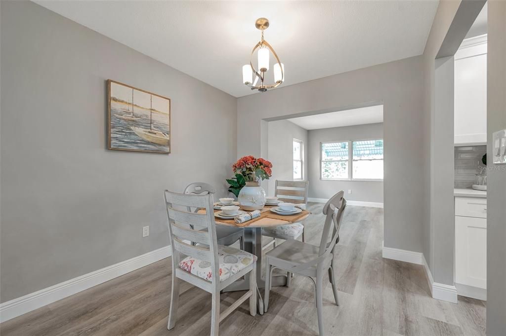 Active With Contract: $394,900 (2 beds, 2 baths, 1486 Square Feet)