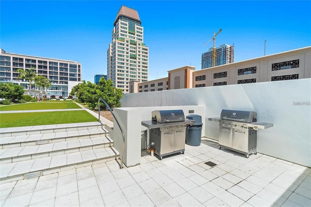 For Sale: $719,000 (2 beds, 0 baths, 915 Square Feet)