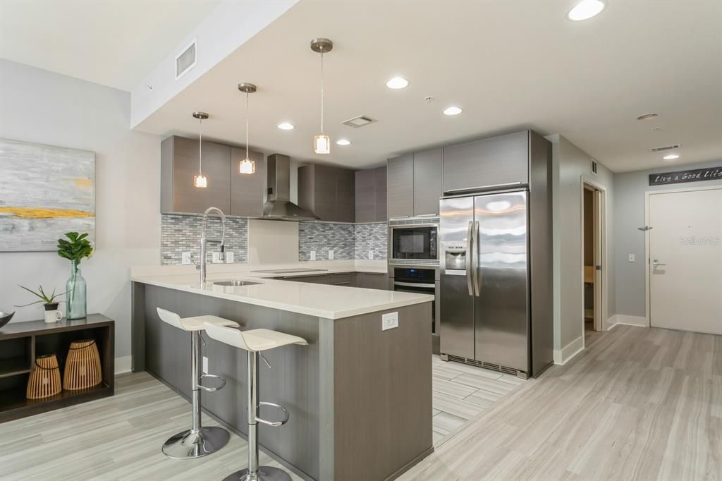 For Sale: $719,000 (2 beds, 0 baths, 915 Square Feet)