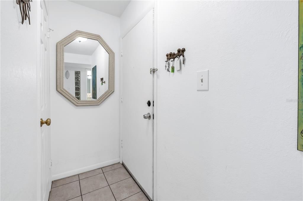 For Sale: $299,000 (1 beds, 1 baths, 787 Square Feet)