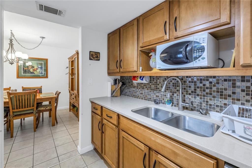 For Sale: $299,000 (1 beds, 1 baths, 787 Square Feet)