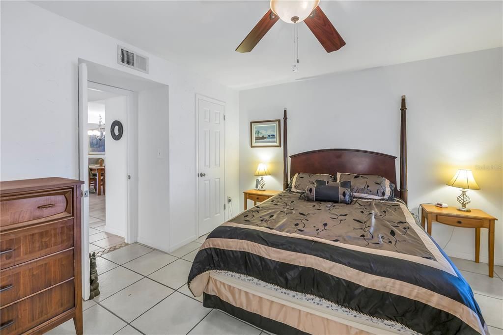 For Sale: $299,000 (1 beds, 1 baths, 787 Square Feet)