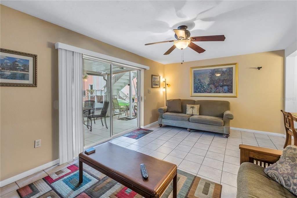 For Sale: $299,000 (1 beds, 1 baths, 787 Square Feet)