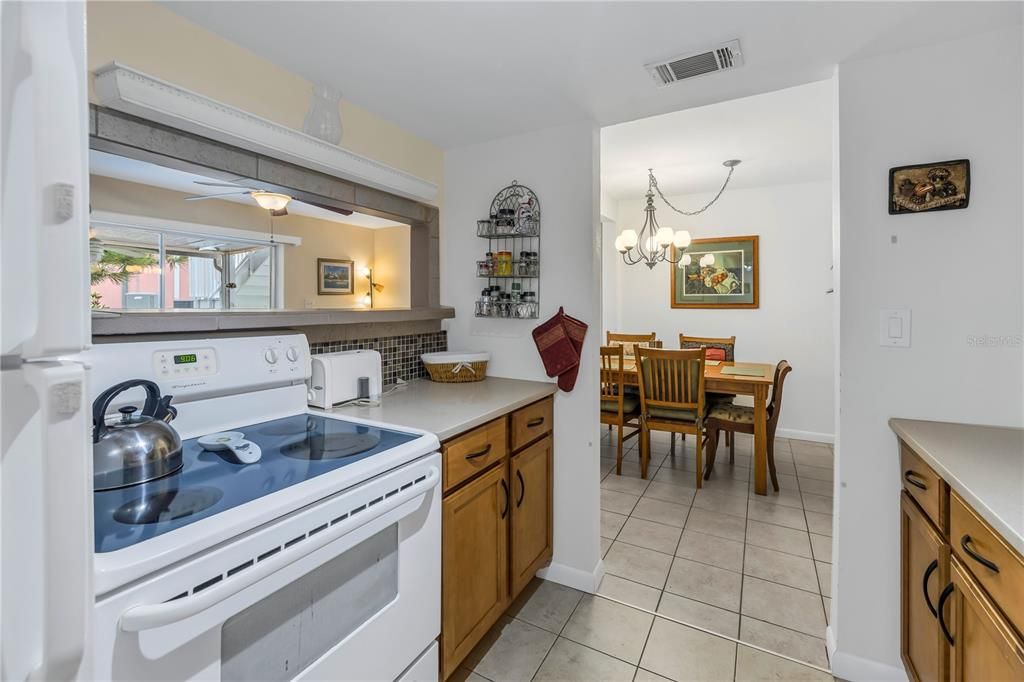 For Sale: $299,000 (1 beds, 1 baths, 787 Square Feet)