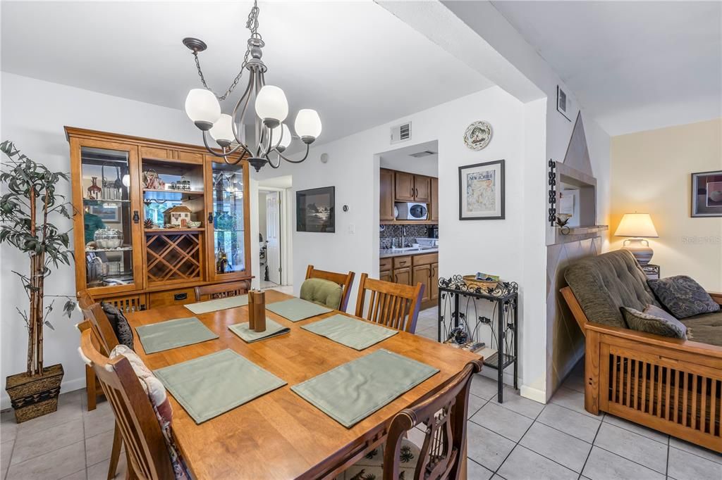 For Sale: $299,000 (1 beds, 1 baths, 787 Square Feet)