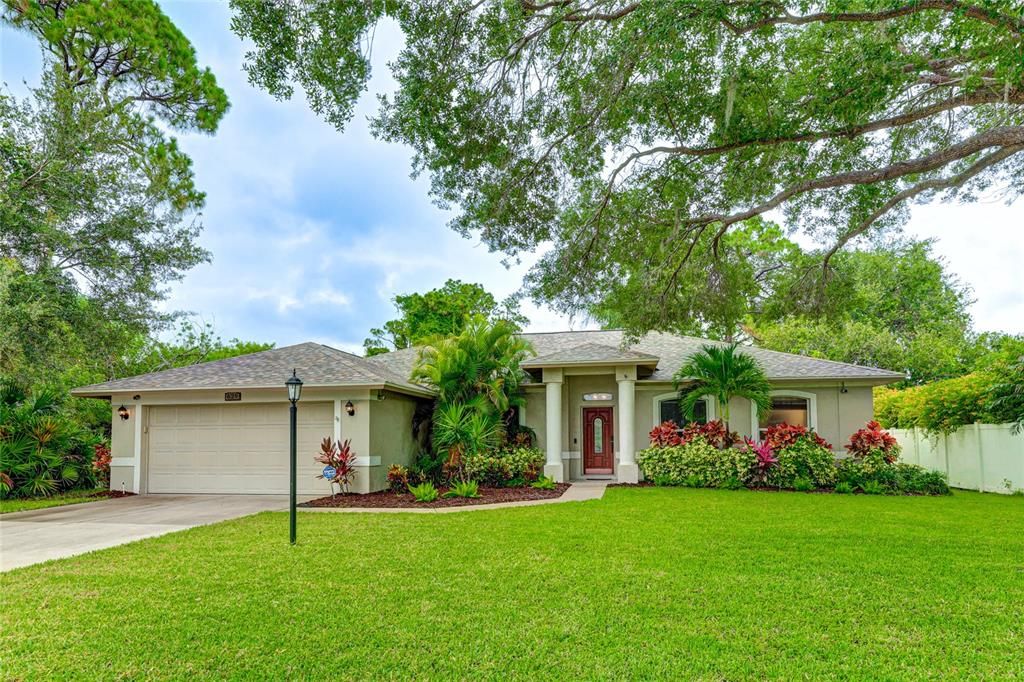 For Sale: $600,000 (4 beds, 2 baths, 1867 Square Feet)