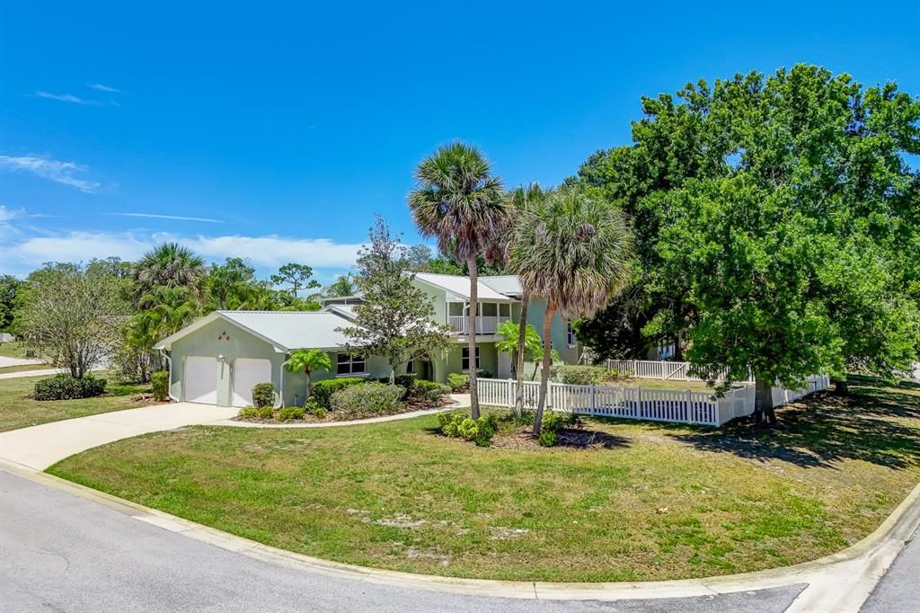 Active With Contract: $550,000 (4 beds, 3 baths, 3152 Square Feet)