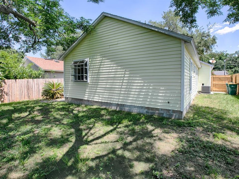 Active With Contract: $309,000 (3 beds, 2 baths, 1226 Square Feet)