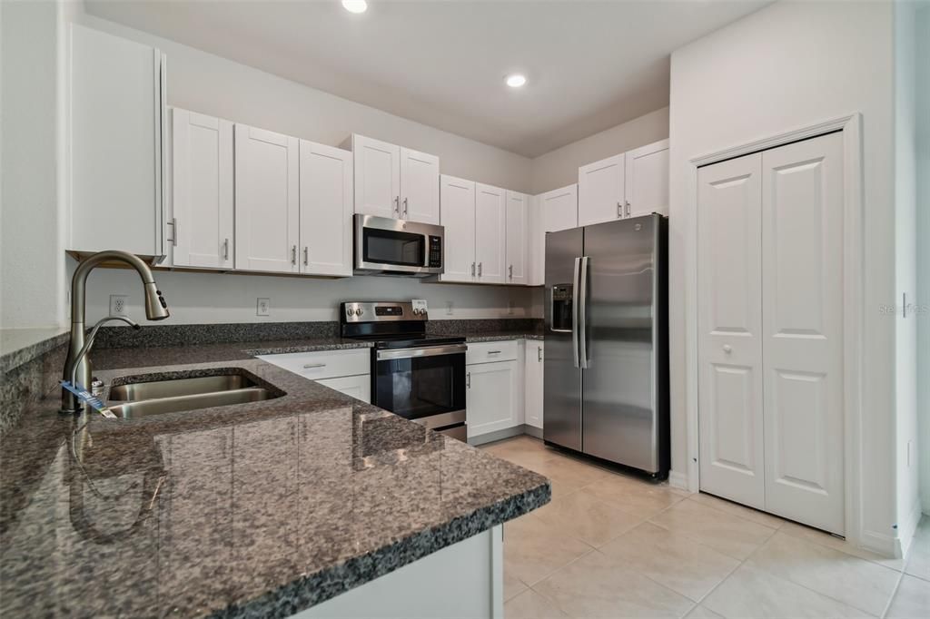 For Sale: $330,000 (3 beds, 2 baths, 1580 Square Feet)