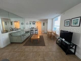 For Sale: $300,000 (1 beds, 2 baths, 686 Square Feet)