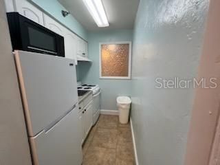 For Sale: $300,000 (1 beds, 2 baths, 686 Square Feet)