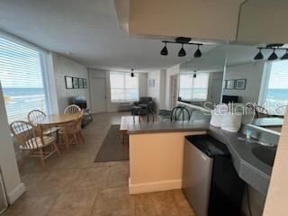 For Sale: $300,000 (1 beds, 2 baths, 686 Square Feet)