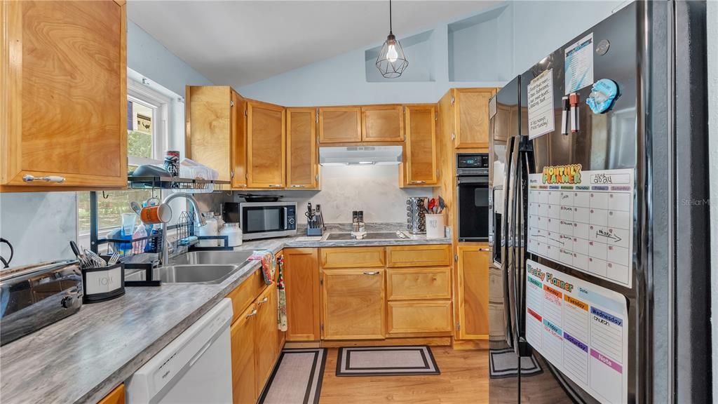 Active With Contract: $289,900 (3 beds, 2 baths, 1124 Square Feet)