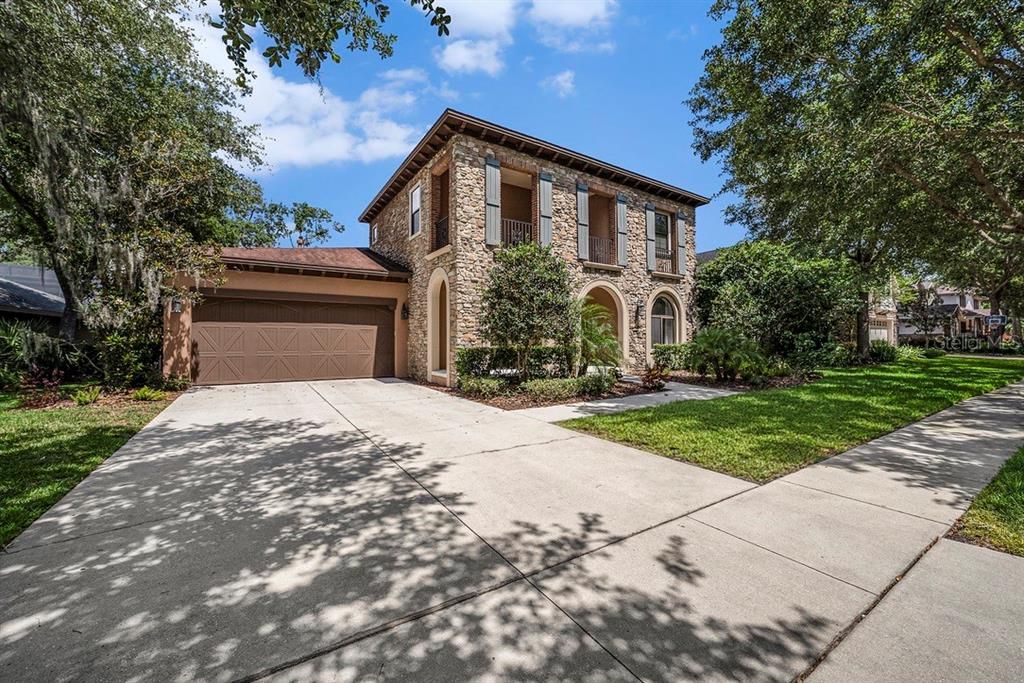 Front of House W/Driveway