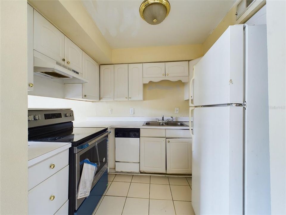 For Rent: $1,600 (2 beds, 2 baths, 2034 Square Feet)