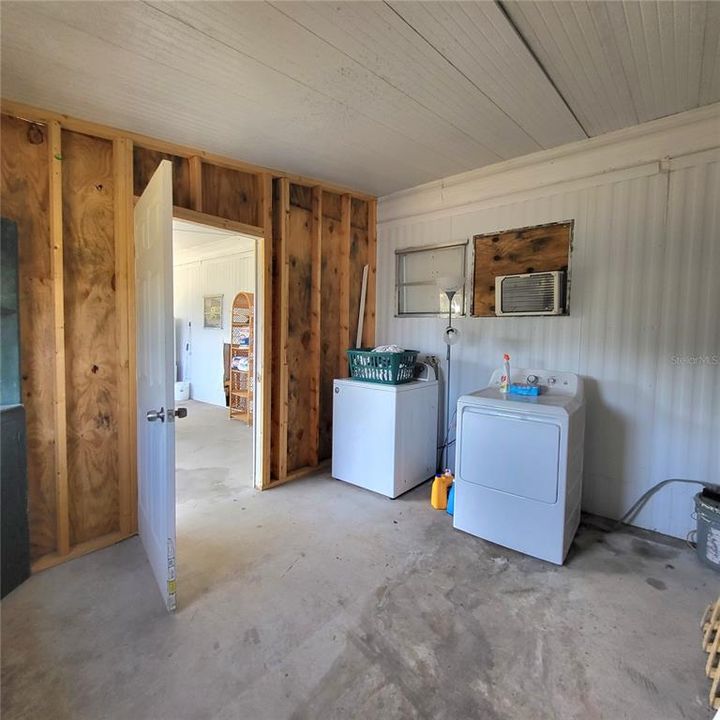 For Sale: $145,900 (2 beds, 2 baths, 1008 Square Feet)
