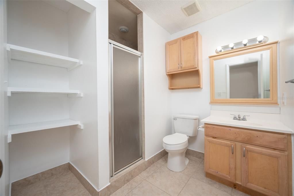 For Sale: $99,900 (1 beds, 1 baths, 702 Square Feet)