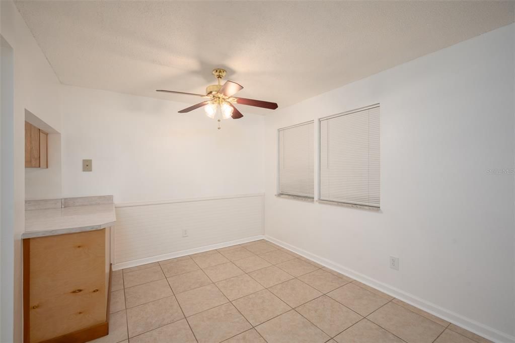 For Sale: $99,900 (1 beds, 1 baths, 702 Square Feet)