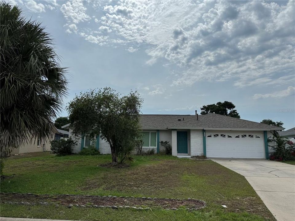 Active With Contract: $2,500 (4 beds, 2 baths, 1720 Square Feet)