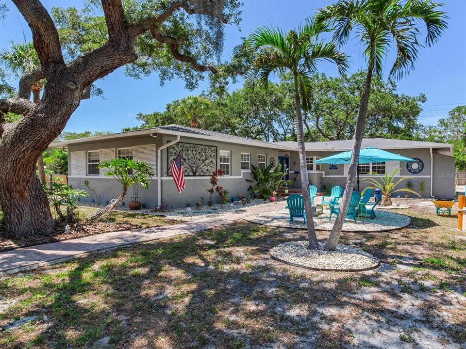 Historic Park Street - courtyard home with 3 bedrooms, 2 baths, screened rear lanai, Florida room, Large oversized 2 car garage located in rear of the home with a 4 car parking pad for your boat or RV.  Convenient alley access.